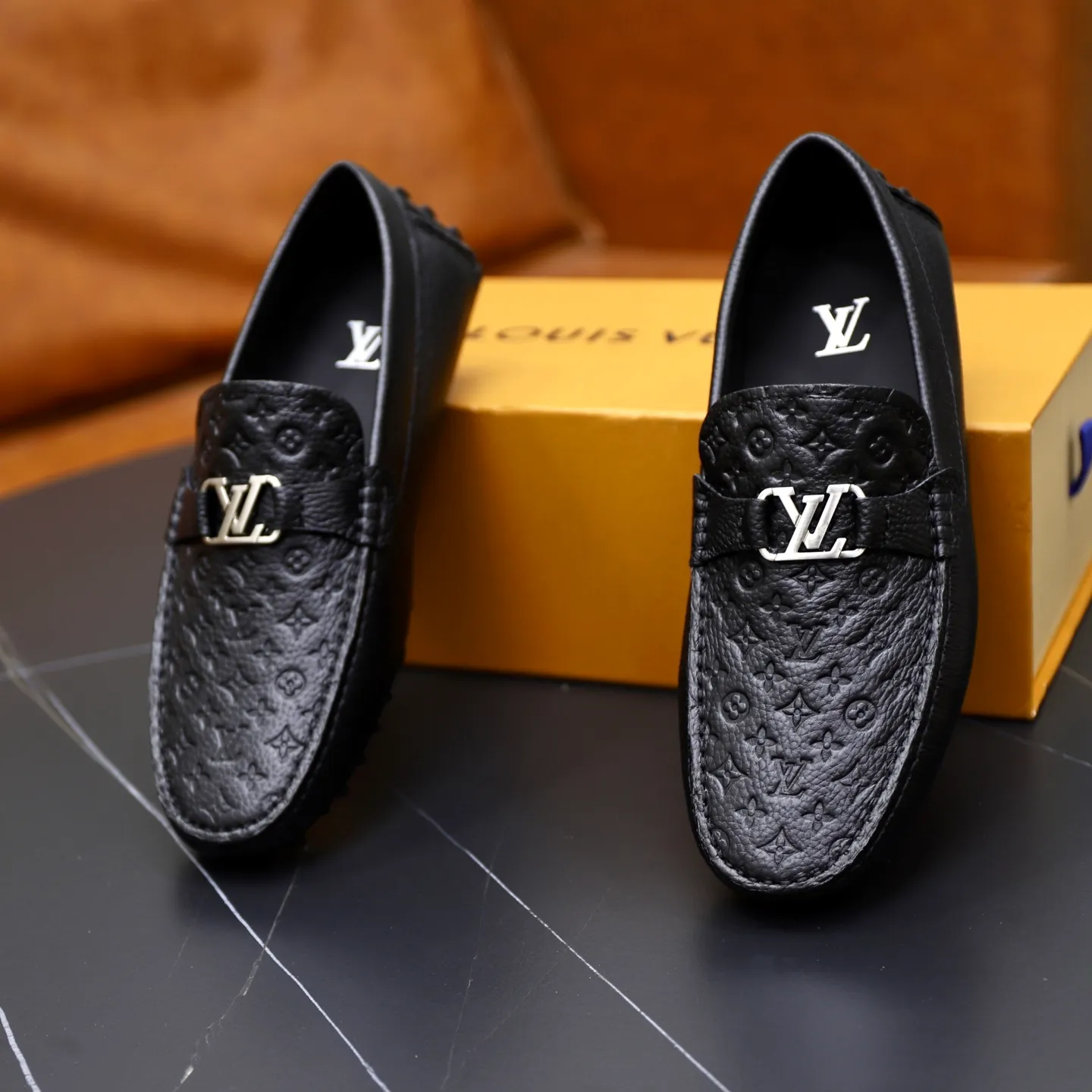 Ex-factory price: 480💰【LV】Louis Vuitton ⚠️High-end men’s driving and pedal series ⚠️38-44 (customized for 45) ⚠️All original cowhide leather! Thick and soft! Made entirely of calfskin lining! The latest non-slip beanie sole! Three-dimensional package technology! Fashionable and classic! Handicrafts! Original high quality! Feel free to compare!